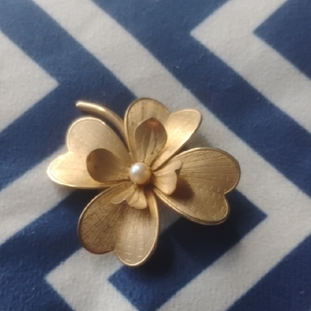 🍀 Vintage America Gold Clover Brooch with Pearl🍀